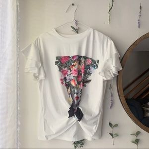 Graphic T-shirt with ruffled sleeves
